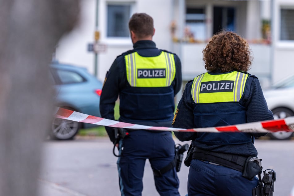 Schreckliche Szenen: Messer-Mann dreht durch und sticht wild um sich