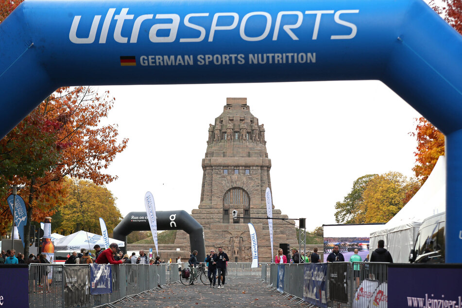 Am Leipziger Völkerschlachtdenkmal startet am Sonntag wieder der "Leipzig Run". (Archivbild)