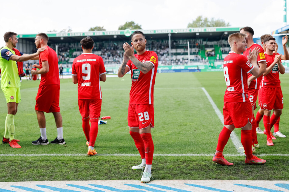 Mike Wunderlich (M.) glänzte kurz nach dem Aufstieg in die 2. Liga mit vier Saisontoren aus den ersten acht Spielen.