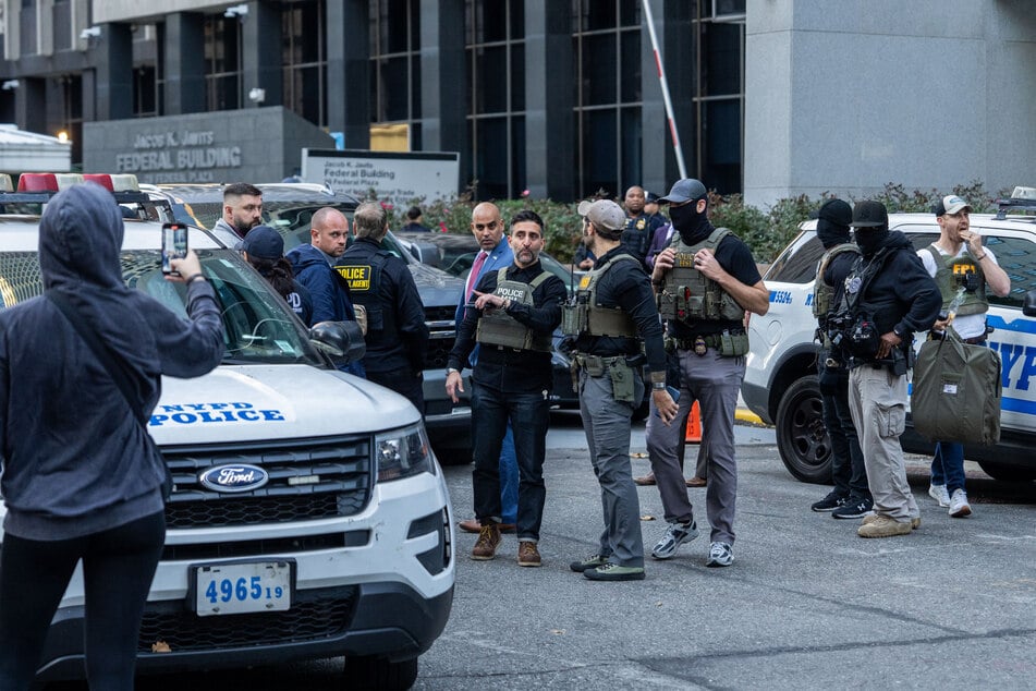 US Immigration and Customs Enforcement agents descended on Manhattan on Tuesday, donning military gear and heavy weapons.