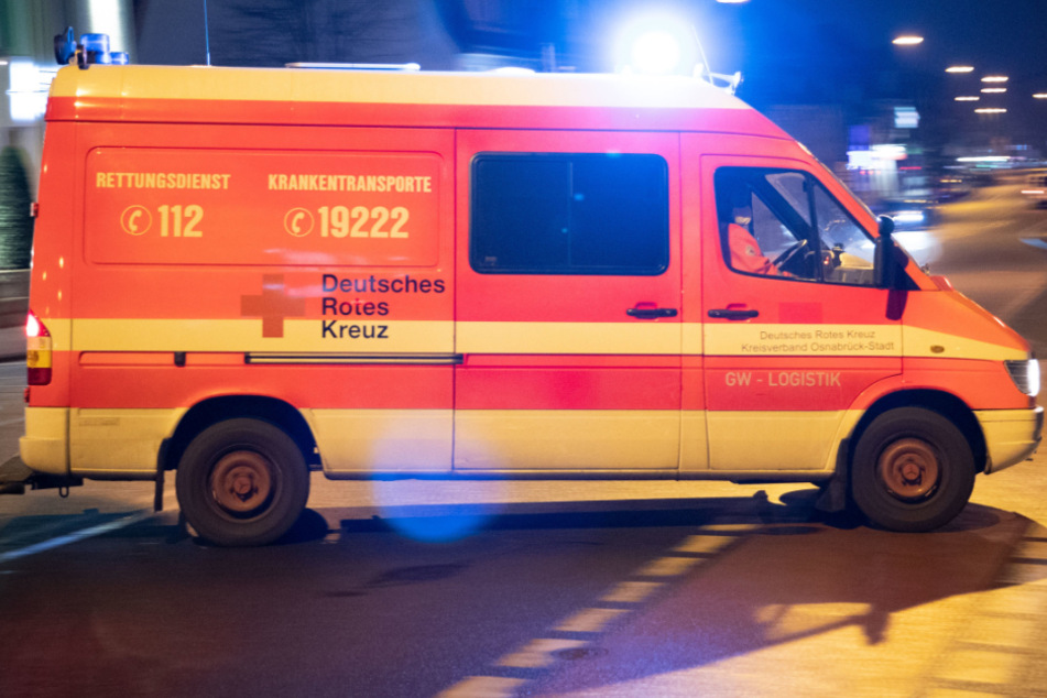 Rettungskräfte konnten für das Kind nicht mehr tun, mussten aber den 41-Jährigen nach dem Unglück betreuen (Symbolbild).