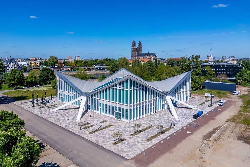 Die Hyparschale zählt zu den bedeutendsten Gebäuden der Region und steht für innovatives Bauen.