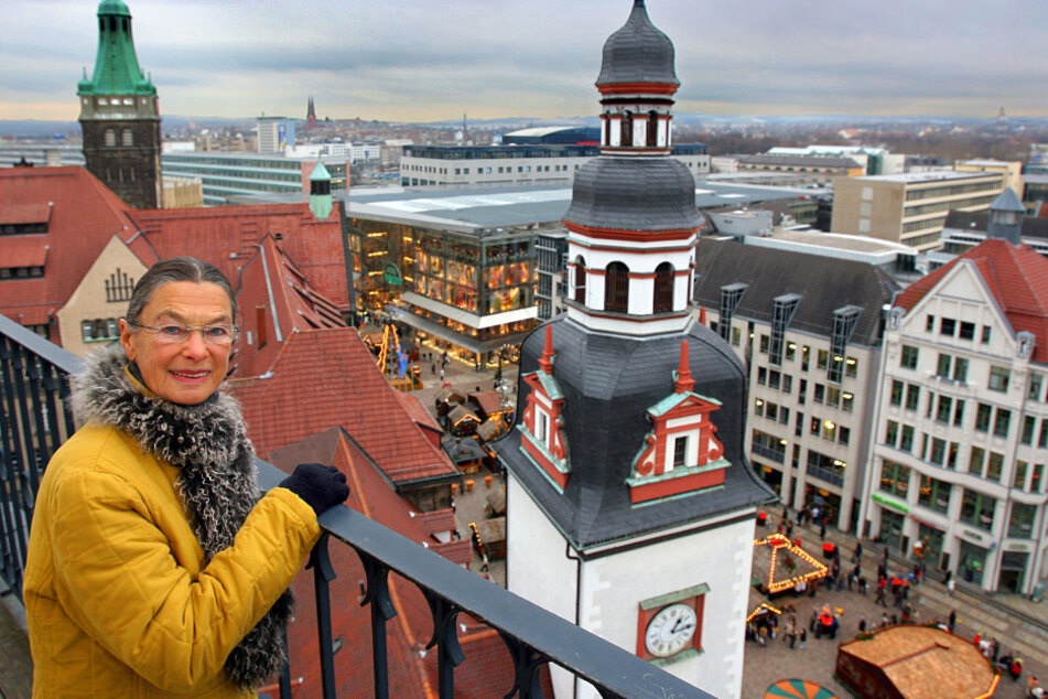 Jutta Müller (†94) schaut 2008 über die Dächer "ihrer" Stadt.
