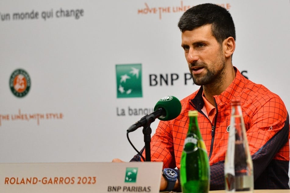 Beharrt auf seiner Meinung zum Kosovo-Serbien-Konflikt: Tennisstar Novak Djokovic (36) hat eine politisch-militante Botschaft gesendet,
