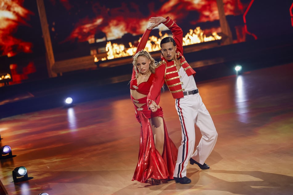 "Let’s Dance": Gemeinsam mit seiner Tanzpartnerin Marta Arndt (36) wirbelt der Rapper Milano (27) aktuell über das RTL-Parkett.