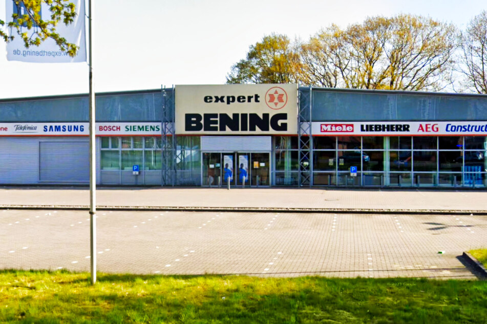 Expert Bremervörde: expert BENING, Zeppelinstraße 12.