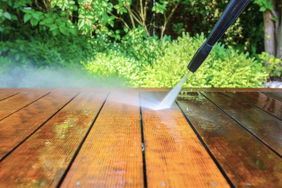 Mold stains on wood sometimes come off when the wood is cleaned with high water pressure.