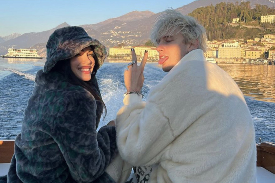 Megan Fox (l.) and Machine Gun Kelly (r.) enjoy a romantic boat ride around Lake Como.