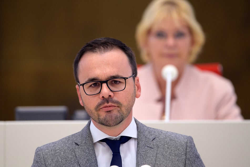 CDU-Fraktionschef Jan Redmann zeigt sich besorgt über die unterschiedliche Entwicklung der Infektionswerte in den Regionen.