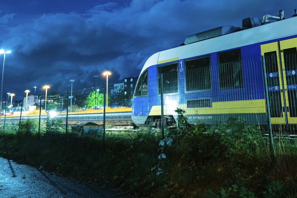 Nordwestbahn stellt Zugverkehr wegen Sturms ein: Neun Linien in NRW betroffen