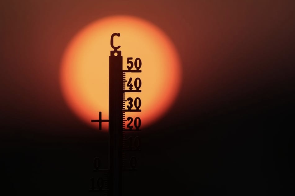 Der Anstieg auf dem Thermometer nimmt kein Ende. (Symbolfoto)