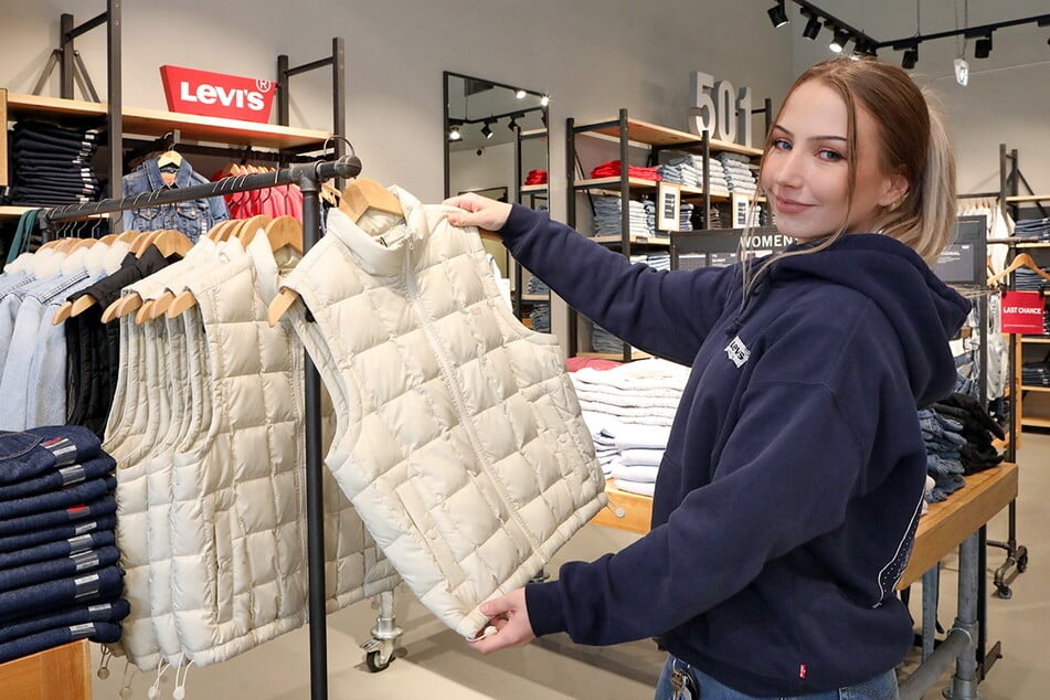 Wer zum Buß- und Bettag (20.11.) in die Marken-Outlets Schwarzheide fährt, kann richtig viel sparen.