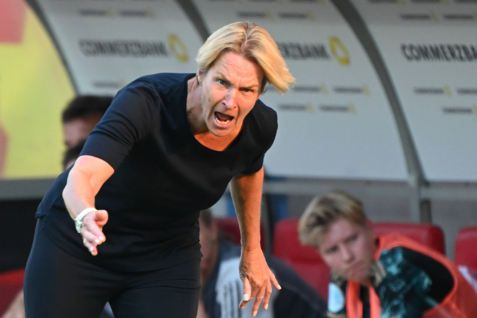 Bundestrainerin Martina Voss-Tecklenburg sah eine unterhaltsame Partie, konnte mit ihrem Team aber nicht vollends zufrieden sein.