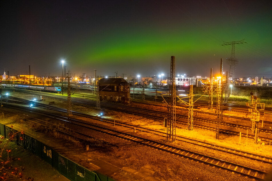 A i nad Lipskem bylo to představení vidět, vyfoceno z Braniborské mostu.