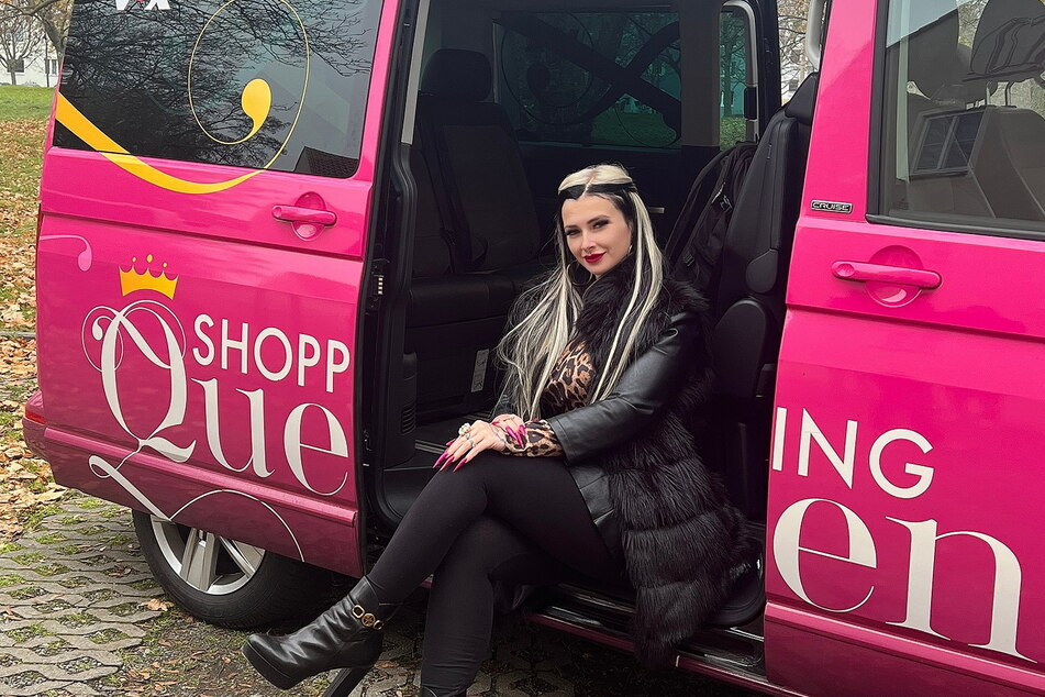 Mit dem pinkfarbenen Shopping-Mobil düste Lyn Künstner (31) durch Dresden.