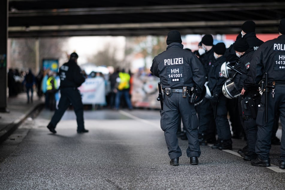Zahlreiche Polizisten waren vergangene Woche bei einer Demonstration gegen die aktuelle Corona-Politik in Hamburg im Einsatz.