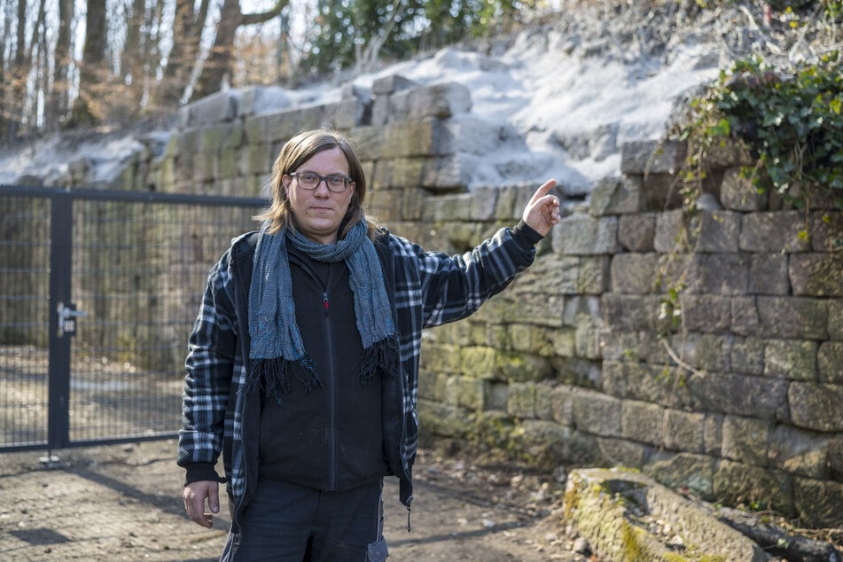 Steinmetz Till Apfel (40) kritisiert den Umgang mit den Teufelsbrücken als "nicht denkmalgerecht".