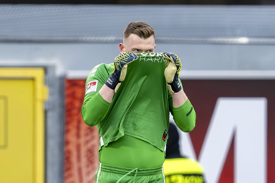 Markus Schubert (26) war nach seinem Patzer am Samstag und der Niederlage bedient.