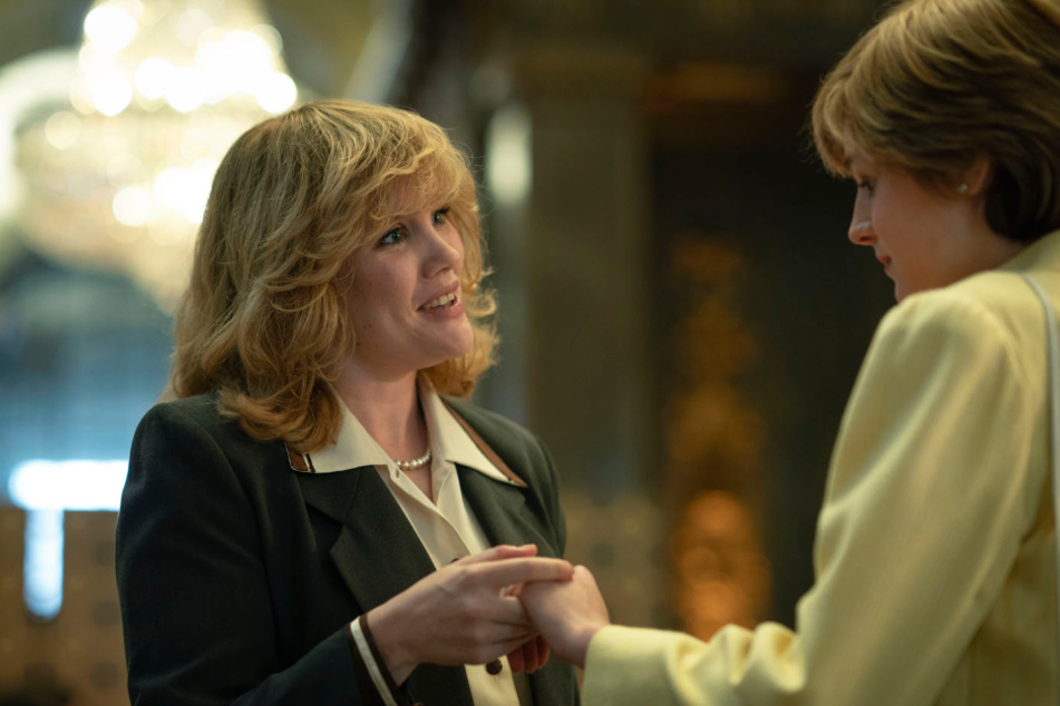 Emerald Fennel as Camilla Parker-Bowles (l) and Emma Corrin as Diana (r) in The Crown.