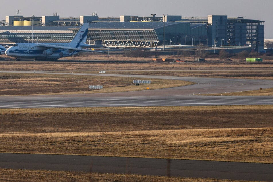 Der Flieger des Tokio-Hotel-Sängers stand knapp drei Stunden auf dem Rollfeld des Flughafens Leipzig/Halle. (Archivbild)