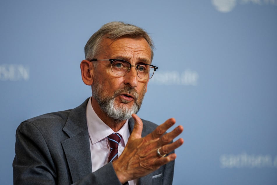 Keine Entwarnung: Sachsens Innenminister Armin Schuster (62, CDU).