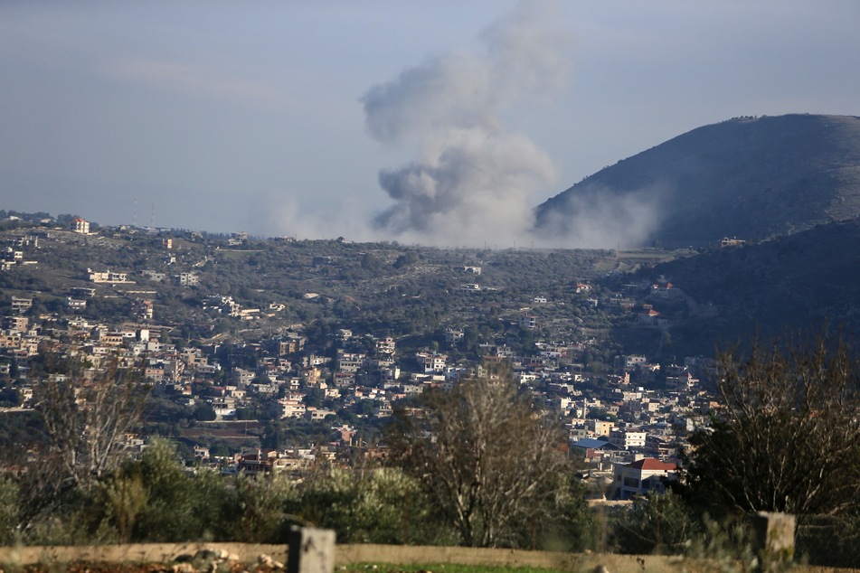 Die israelische Armee hat eigenen Angaben zufolge nach Raketenbeschuss aus dem Libanon Ziele im Nachbarland angegriffen. Der Ursprungsort des Abschusses sei getroffen worden, teilte das Militär am 19. Dezember mit.