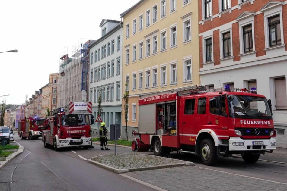 Chemnitz: Feuerwehreinsatz auf Chemnitzer Sonnenberg: Kellerabteil in Flammen
