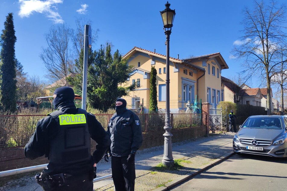 Am vergangenen Dienstag durchsuchten Spezialkräfte der Polizei die Villa des berüchtigten Remmo-Clans in Berlin-Neukölln.