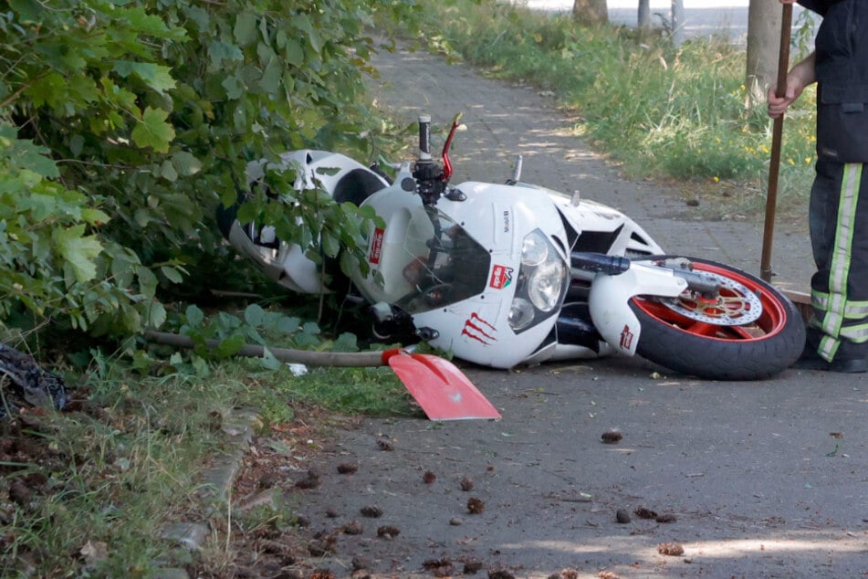 Unfall in Chemnitz: Biker überschlägt sich und flüchtet verletzt zu Fuß