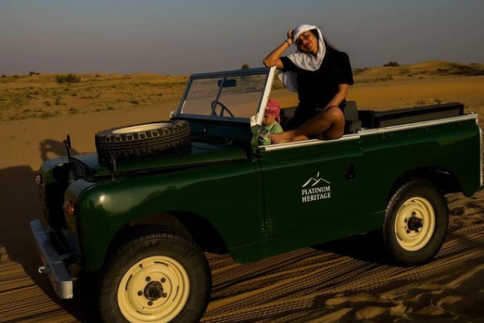 Gemeinsam mit ihrer kleinen Patchwork-Familie verbringt die Sängerin derzeit ihren Winterurlaub in der Wüstenmetropole Dubai.