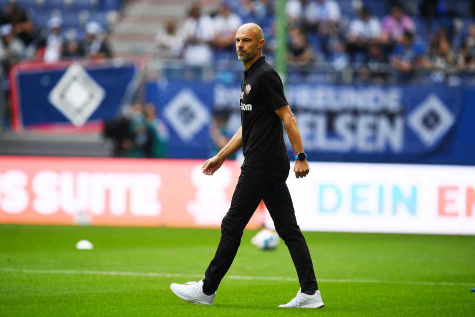 Trainer Alexander Schmidt (52) ist angetan von den bisherigen Auftritten seiner Dynamos in der 2. Bundesliga - und das nach dem Sieg gegen Ingolstadt und dem Unentschieden beim HSV völlig zu Recht.