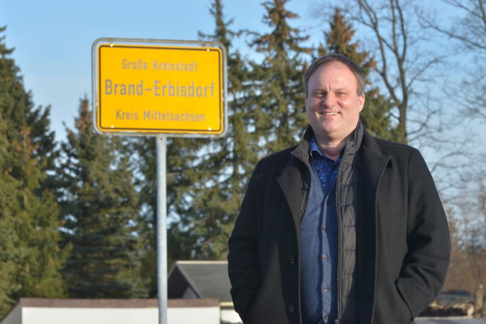 Gegen OB Martin Antonow (63, parteilos) ermittelt die Polizei wegen fahrlässiger Körperverletzung.