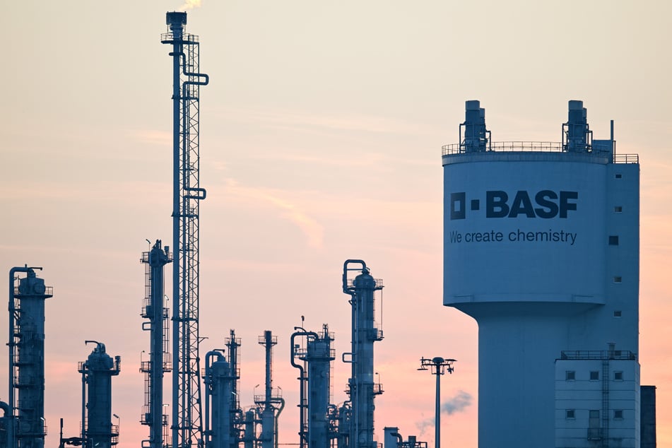 Menschen im Umfeld vom BASF-Werk in Ludwigshafen wurden am Sonntag vor chemischen Stoffen gewarnt.