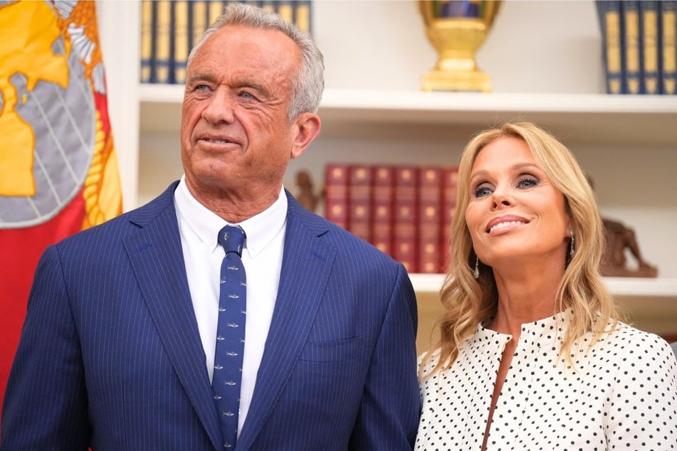 In a recent interview, Cheryl Hines (r.) spoke about the state of her marriage after her husband was caught in a sexting scandal last year.