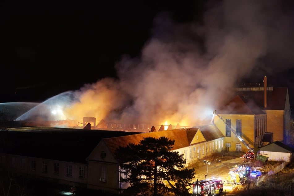 Dicke Rauchschwaden breiteten sich über dem schwäbischen Nachthimmel aus.