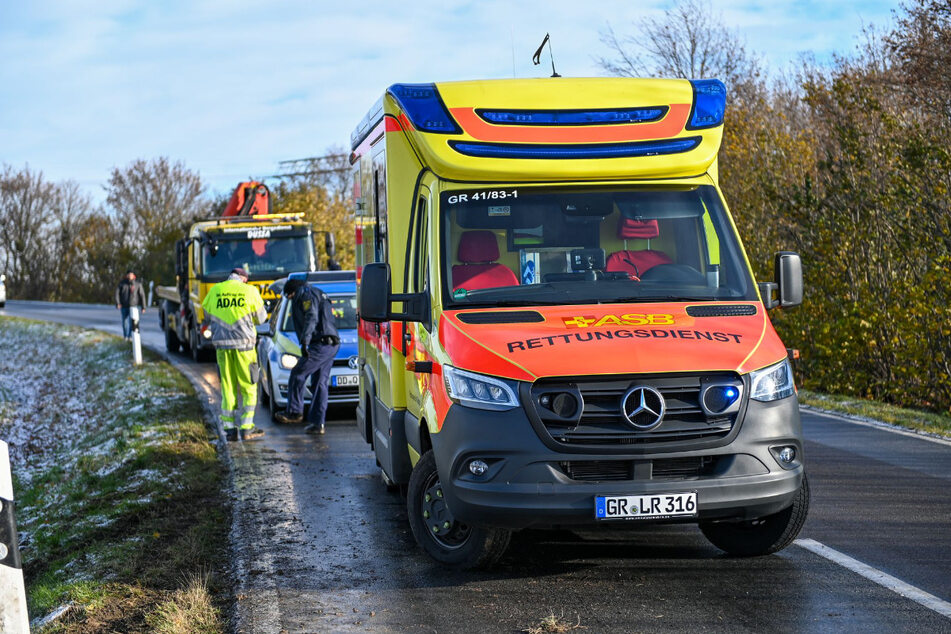 Der Rettungsdienst kümmerte sich noch vor Ort um die leicht verletzten Insassen.