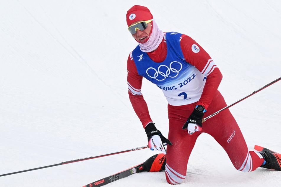 Gegner schwer verletzt: Langlauf-Olympiasieger rastet im Ziel völlig aus