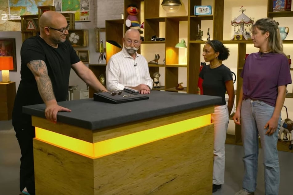 Bares für Rares: Zehn-Euro-Fund vom Trödel beschert "Bares für Rares"-Kandidatin Sensationsgewinn