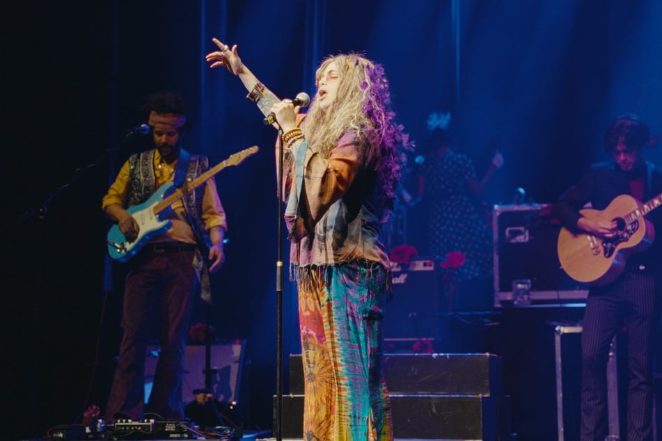 Besonders Rose Rey überzeugt als Janis Joplin. Mit ihrer rauen, kraftvollen Stimme kommt sie dem Original verblüffend nahe.