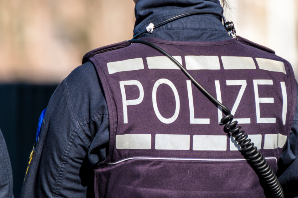 Gegen den Mann wird nun wegen Verstoßes gegen das Waffengesetz ermittelt. (Symbolbild)