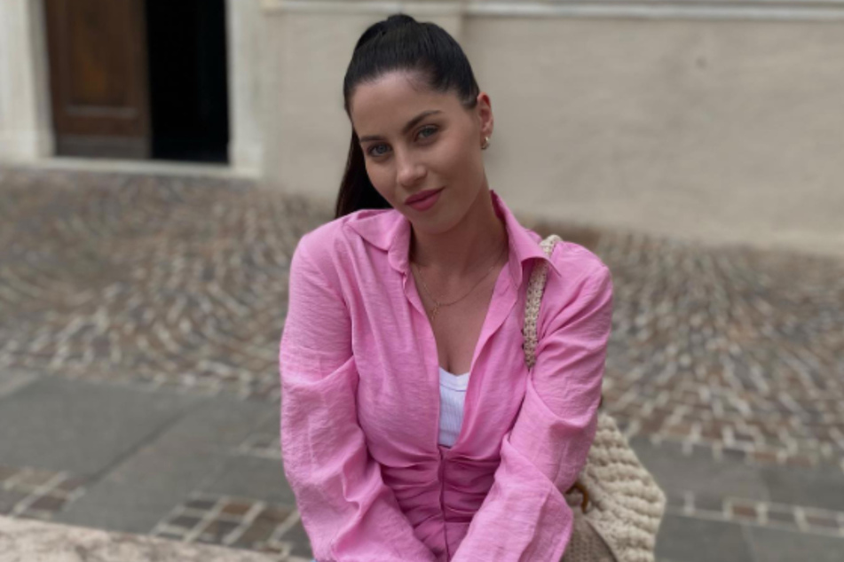 "Unter uns"-Star Valea Scalabrino (32) hat für den Playboy die Hüllen fallen lassen.