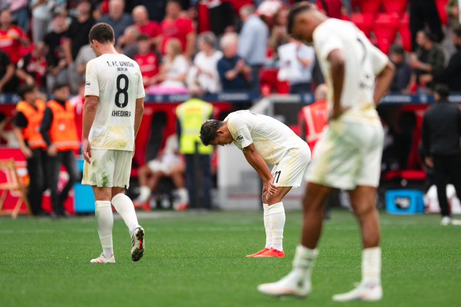 Geknickt gehen die Union-Stars vom Platz.