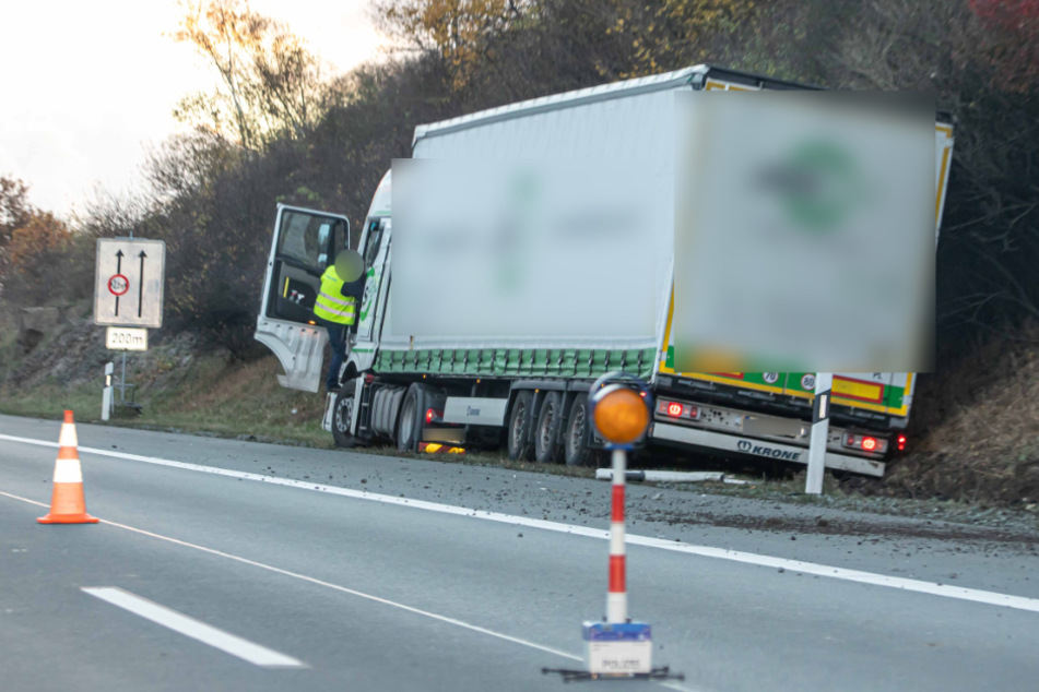 Auf der A72 kam es am gestrigen Mittwoch zu einem Unfall: Ein Lkw fuhr in eine Baustelle, nachdem er einem Auto ausweichen musste.