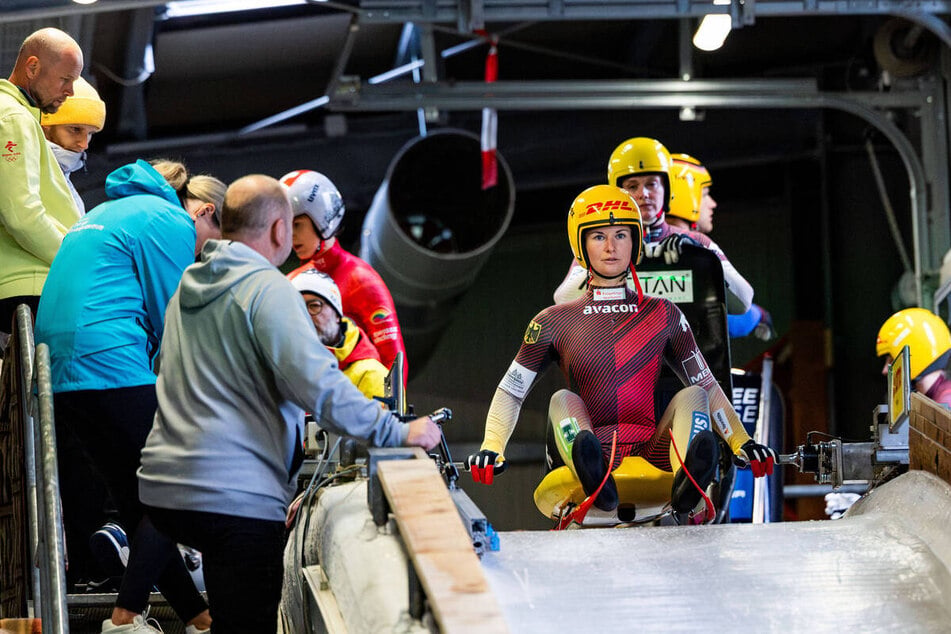 Am Start bereits in Topform: Bei den ersten Testrennen zeigte sich die Olympiasiegerin Julia Taubitz (30) nicht nur auf den ersten Metern verdammt schnell.