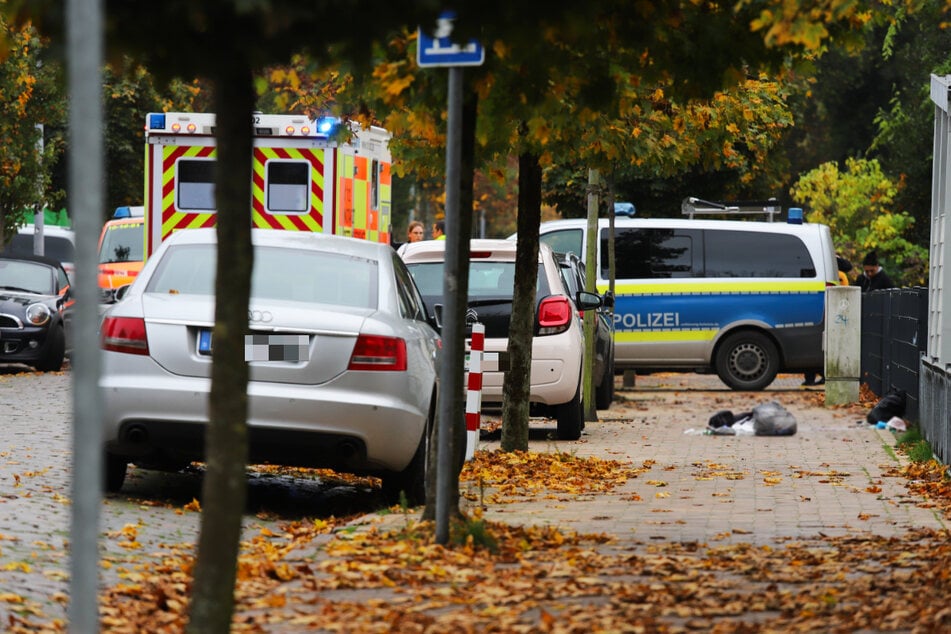 Eine 37-jährige Chemnitzerin ist in Heide auf offener Straße von ihrem Ehemann erschossen worden.