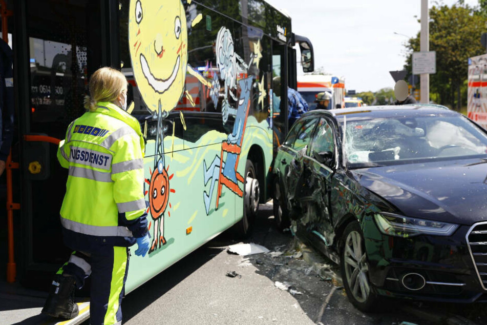 Gegen 12 Uhr waren der Linienbus und der Audi auf dem Rubyring zusammengestoßen.