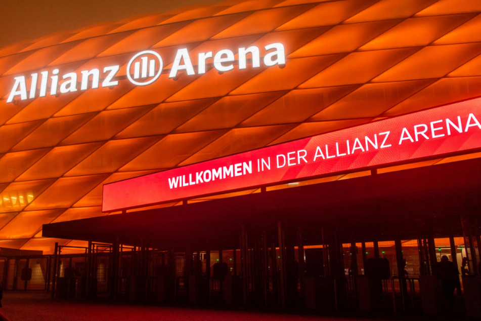 Schon vor einem Jahr leuchtete die Arena des FC Bayern München in Orange. (Archivbild)