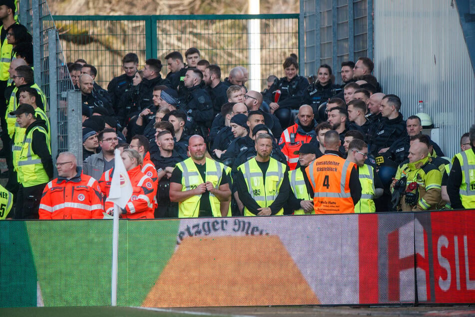 Am Sonntag wird in Cottbus reichlich Polizei und Ordnungspersonal vonnöten sein. (Archivfoto)