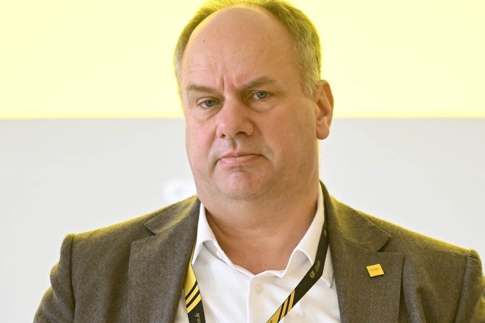 OB Dirk Hilbert (54, FDP) stellte seinen Haushaltsplan vor.