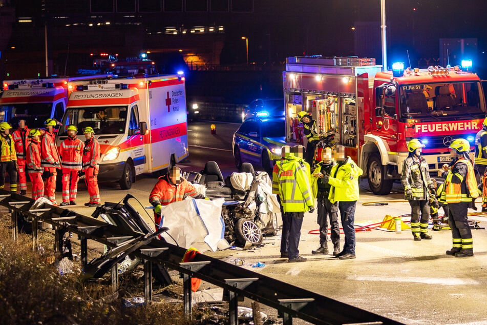 Unfall A3: Unfall auf der A3: Rettung von Autofahrer stellt Feuerwehr vor große Probleme
